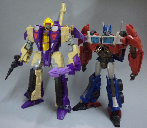 New Transformers Generations Blitzwing Versus Springer Images Show Triple Changer Awesomeness  (26 of 49)